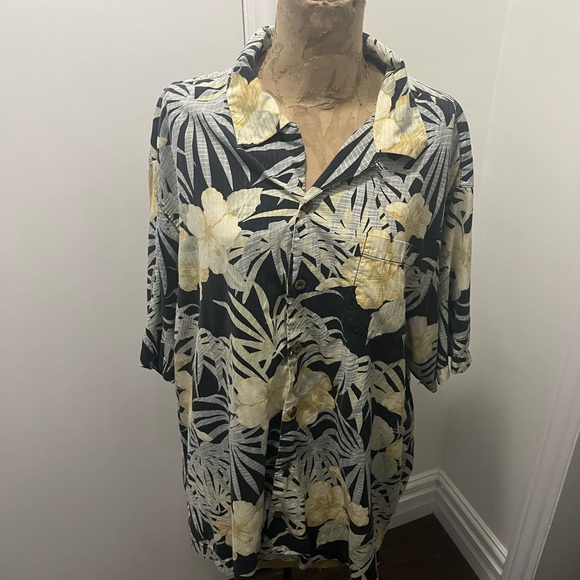 Tommy Bahama Hawaiian Shirt 🌺 - Picture 3 of 16
